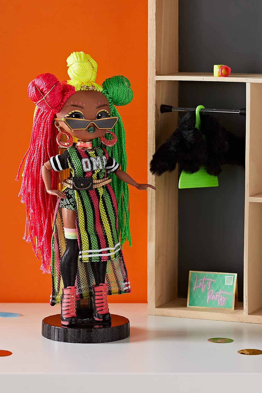 LOL Surprise! Păpușa la modă OMG Queens - SWAYS - 20 de surprize, inclusiv ținută, accesorii, suport pentru păpuși și multe altele - De colecție - Pentru băieți și fete cu vârsta de 4 ani și peste