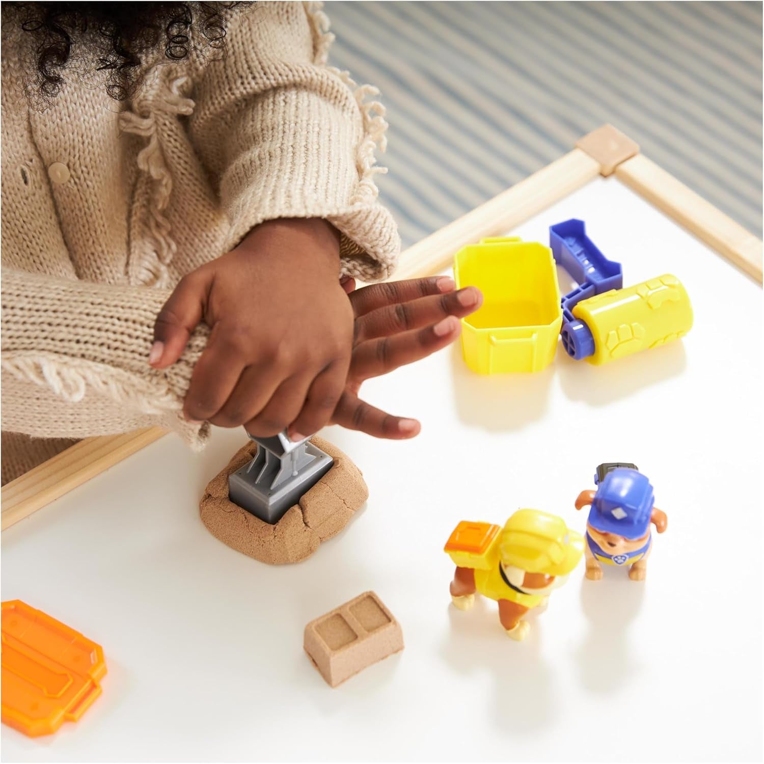 Rubble & Crew - Juego de figuras de acción de Rubble & Mix, 2 juguetes de construcción y arena de construcción cinética de 85 g, juguete adecuado para niños de 3 años en adelante Figuras de acción Naty Shop