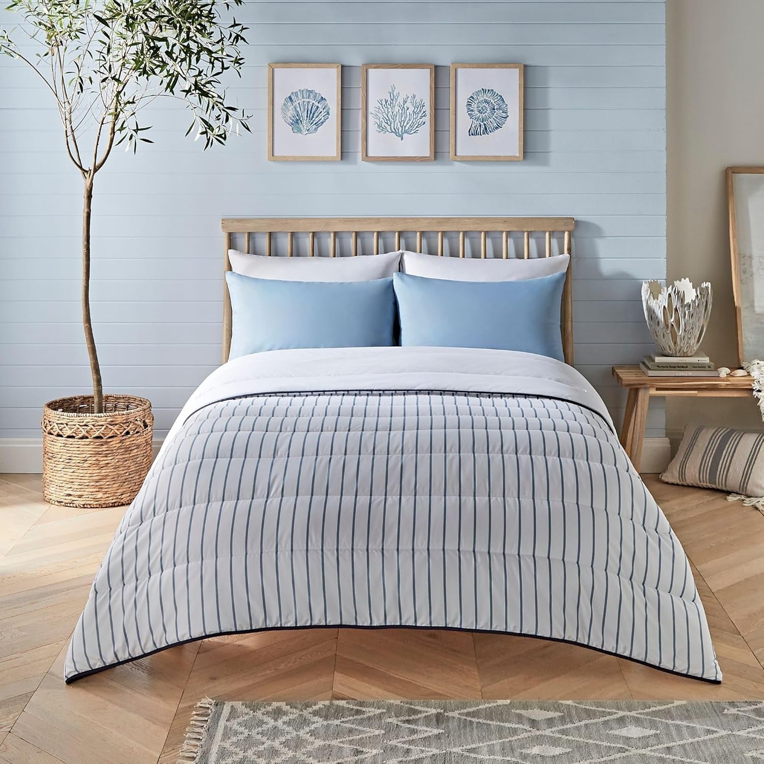 Night Lark Coverless Duvet Super King 6 Tog Spring Summer - Abstract Waves. Cuvertură super moale, confortabilă și ușoară. Se spală la mașină și se usucă rapid, toate într-un set de fețe de pernă reversibile Plapumi si pilote Naty Shop Dungile tricotate Dimensiune rege