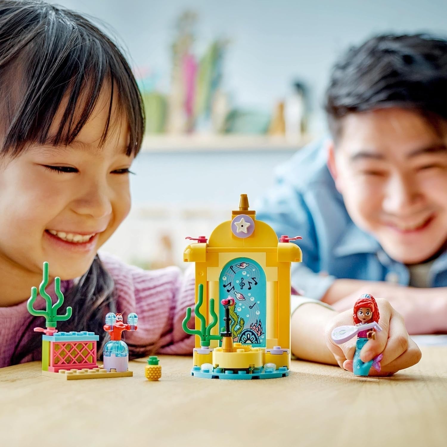 LEGO Ç€ Escenario musical de la Princesa Disney Arielle, juguete de construcción para niños con 2 figuras, idea de regalo para niñas y niños a partir de 4 años y fanáticos de las series de televisión, juguete para niños 43235 Juegos de construcción Beuche den LEGO-Store