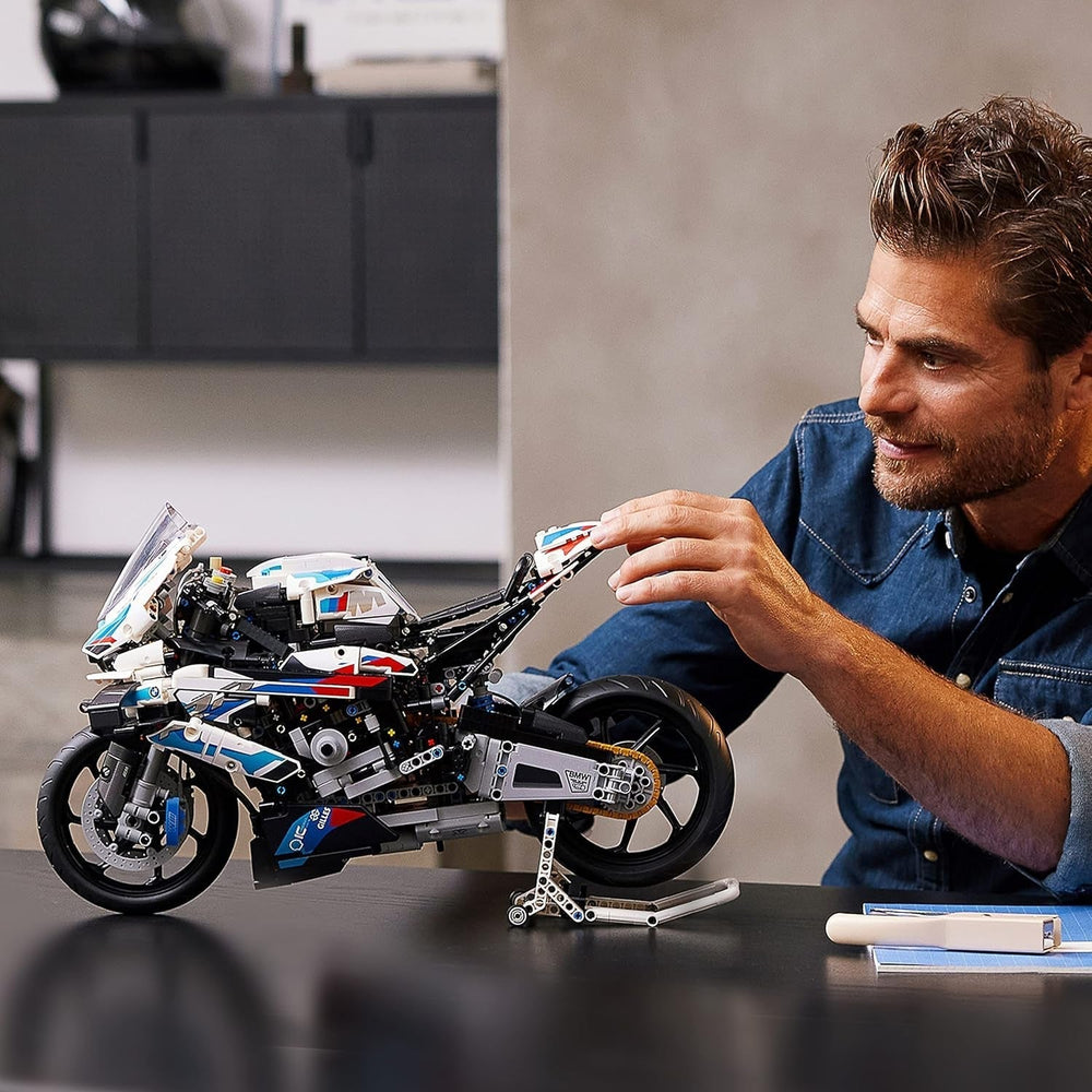 LEGO Technic Modelo de motocicleta BMW M 1000 RR, kit de modelo para adultos, set como regalo artesanal para hombres y mujeres, decoración del hogar o la oficina, 42130 Kits de construcción Besuche den LEGO-Store