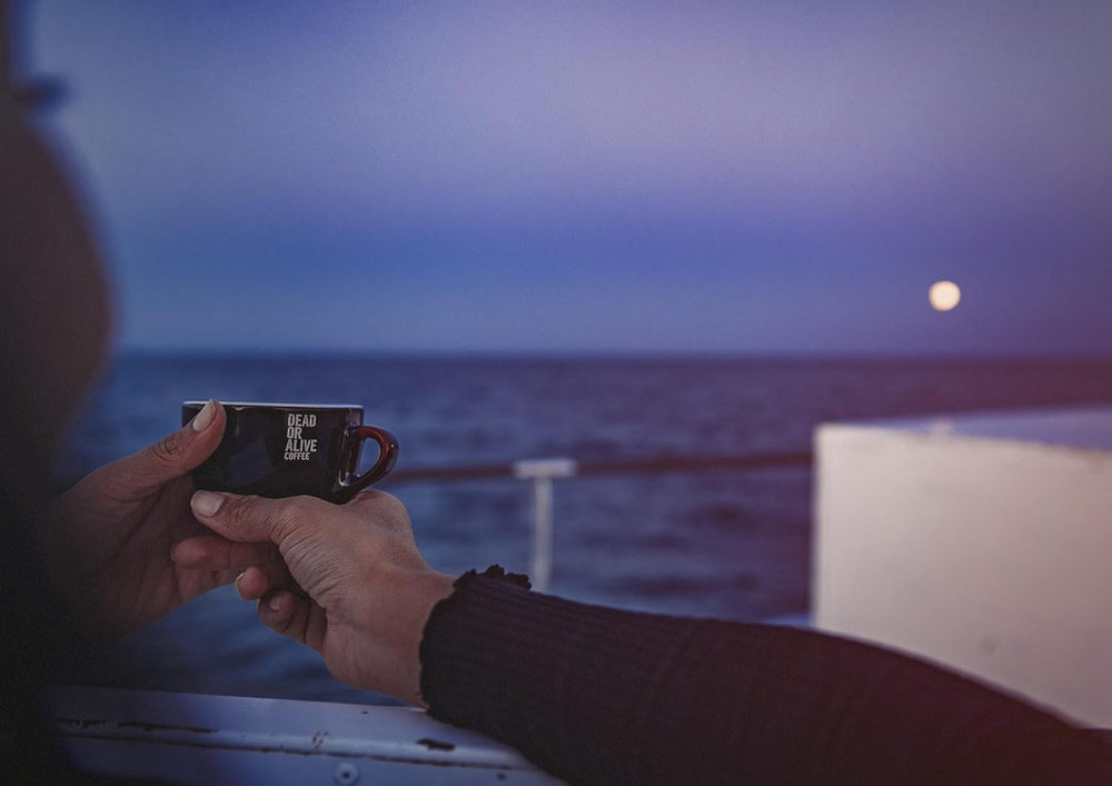 DEAD OR ALIVE QUATTRO – Espresso Bohnen – Arabica-Robusta Blend – Mild & Aromatisch – Feine Crema – Ganze Bohnen 1 kg – Geröstet in Italien