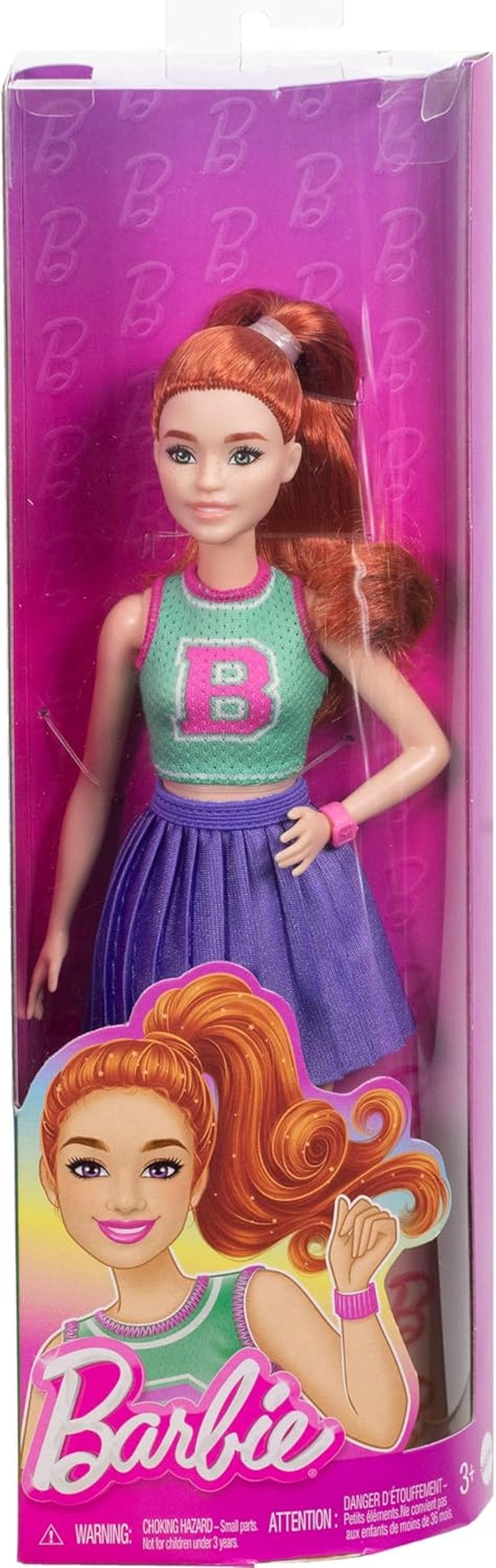 Păpușă Barbie Fashionistas nr. 232 cu păr roșcat, bluză sport din jersey cu imprimeu B, fustă plisată mov, ceas de mână și adidași, HYT90 Papusi Naty Shop
