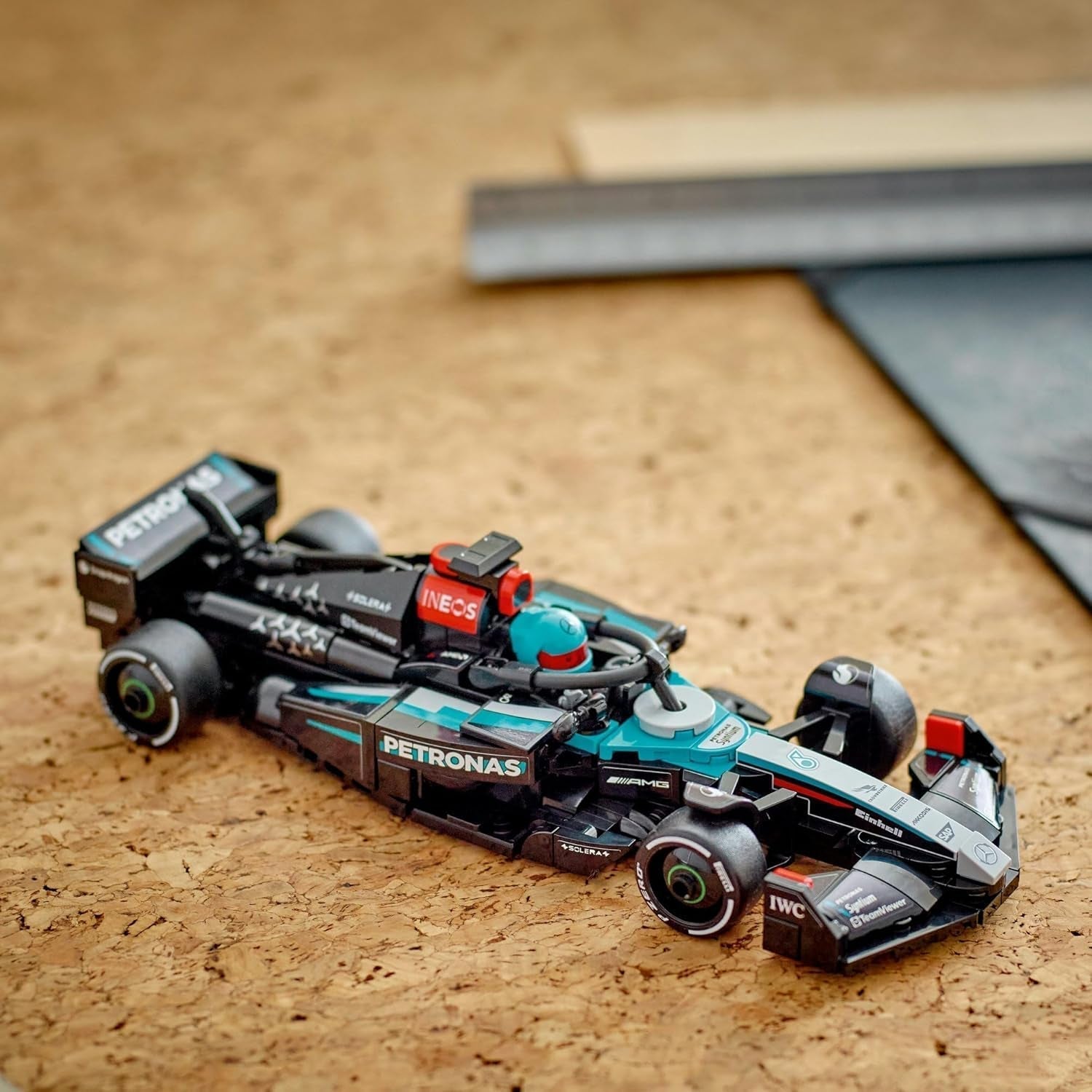 LEGO Speed Champions Coche de carreras Mercedes-Amg F1 W15 - Juguete con minifigura de Fórmula 1 - Modelo de coche coleccionable y para construir - Regalo para niños y niñas mayores de 10 años o fans adultos 77244 Juegos de construcción Besuche den LEGO-Store