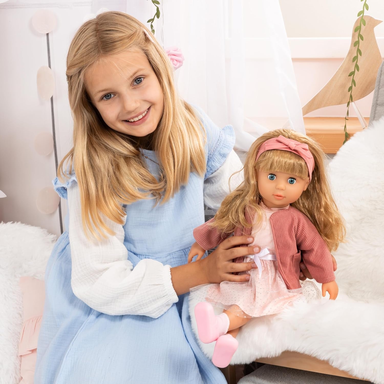 Bayer Design 94634AT Charlene Puppe interaktiv mit Haaren, lacht, mit Küsschengeräusch, Funktionspupe, weicher Körper, Schlafaugen, Zubehör, 46 cm, Rosa