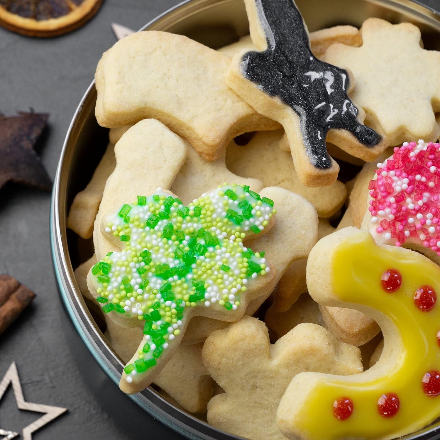 Forme de biscuiți Lurch 10546, set de 4 bucăți, model Lucky, cu model Coșar, Potcoavă, Porc, Trifoi, din oțel inoxidabil cu înveliș de silicon