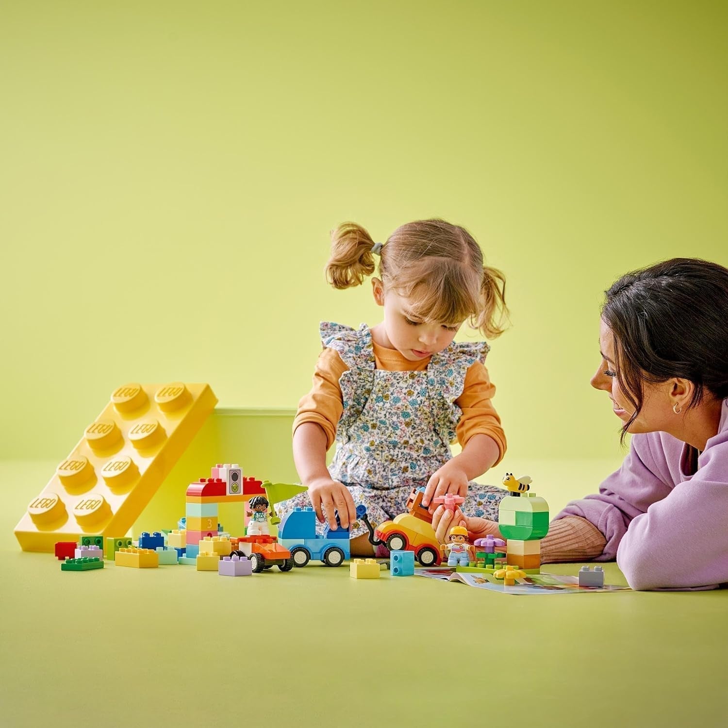 LEGO DUPLO Coches y camiones clásicos en caja de ladrillos, juego de vehículos para niños a partir de 1,5 años, juguete educativo creativo, coche de juguete y juego de coches de carreras 10439 Juegos de construcción Ver en LEGO-Store