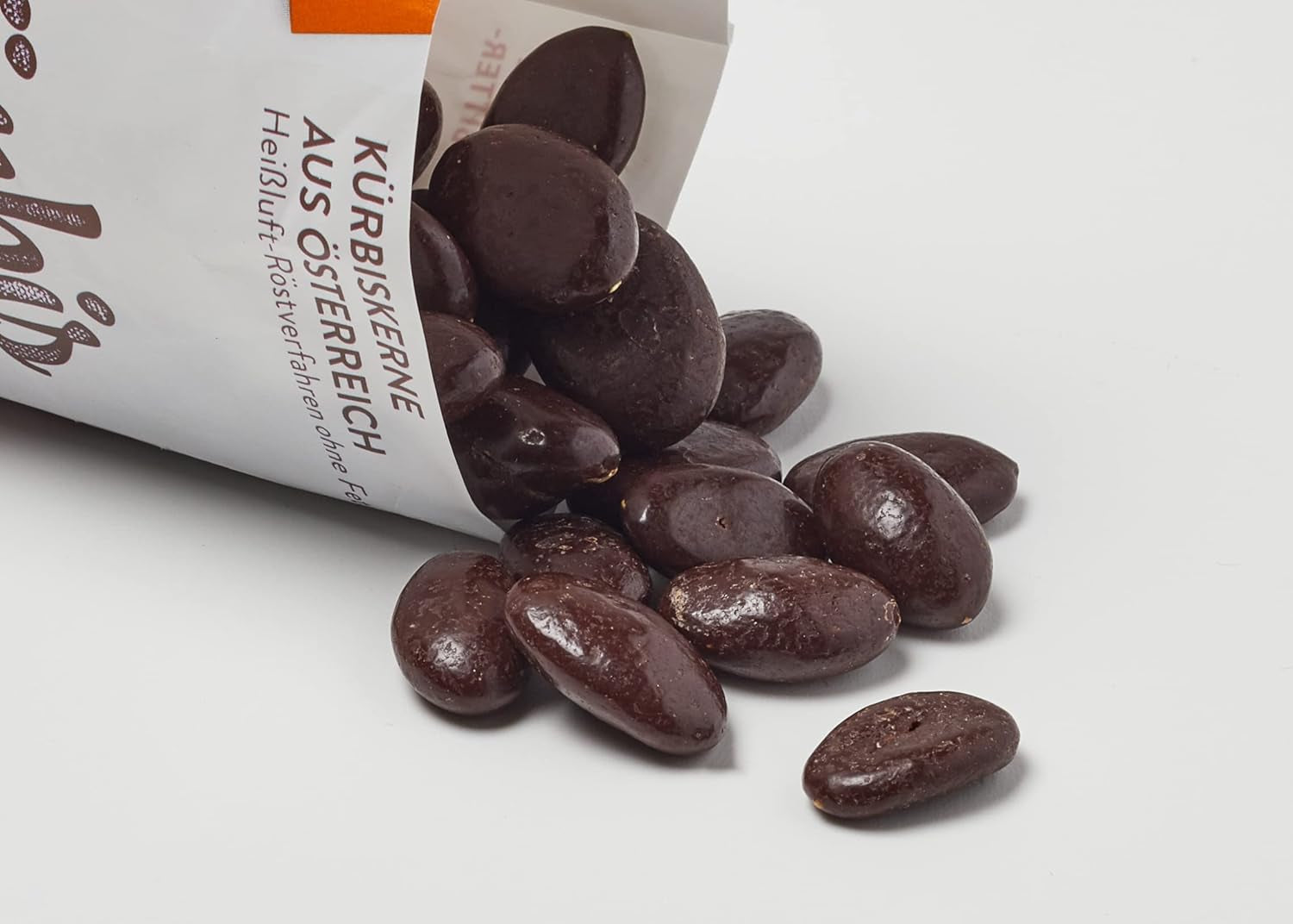 Landgarten Semillas de Calabaza Orgánicas en Chocolate Negro - Snack Vegano de Chocolate con Semillas de Calabaza Tostadas - Fuente de Magnesio - 1 x 50 g