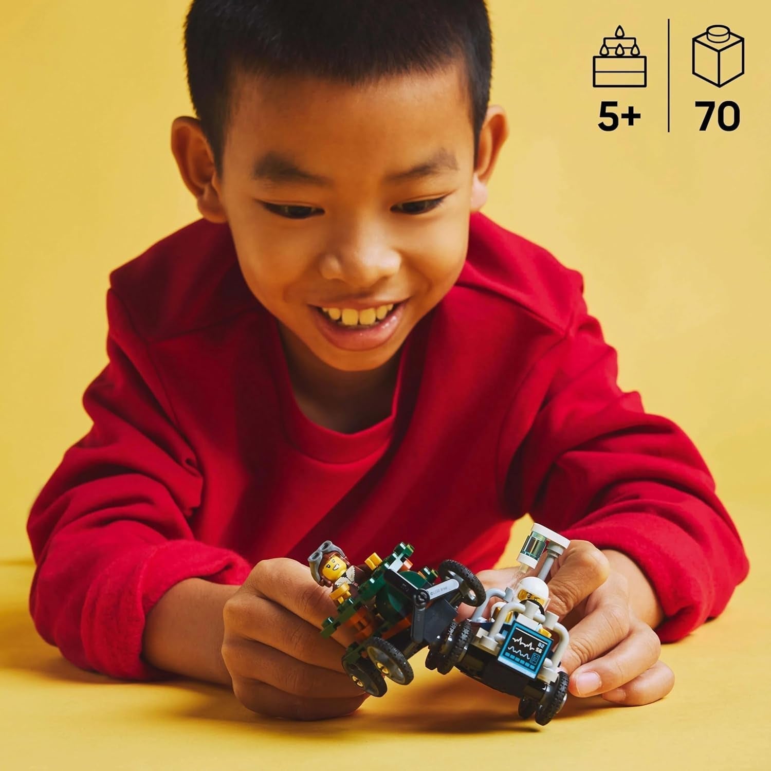 Avión LEGO City vs. Set de coches de carreras con cama de hospital - Jabonera de juguete para niños y niñas a partir de 5 años - Set de construcción con 2 minifiguras - Regalo de cumpleaños y vacaciones 60459 Juegos de construcción Besuche den LEGO-Store