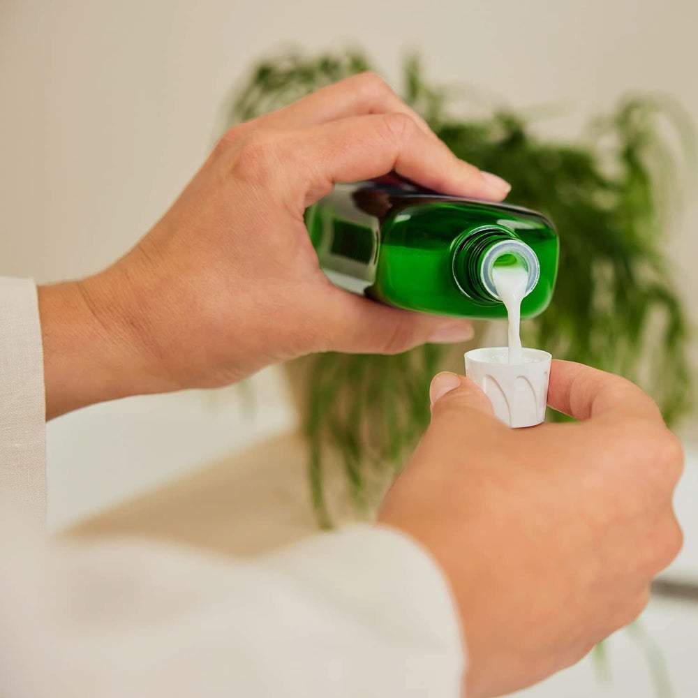 WELEDA, cosmética natural Esencia de Baño Bio con aceites esenciales de abeto y abeto para relajación y cuidado, aditivo de baño para la fuerza interior, 200 ml Ducha y baño Naty Shop