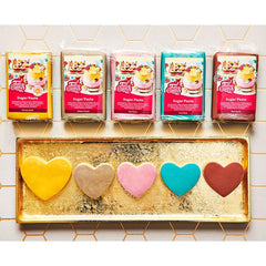 FunCakes roll fondant Red Earth, ușor de utilizat, neted, flexibil, moale și flexibil, perfect pentru decorarea prăjiturilor, halal, kosher și fără gluten, 250 g pachet 1 Pasta de zahar Naty Shop