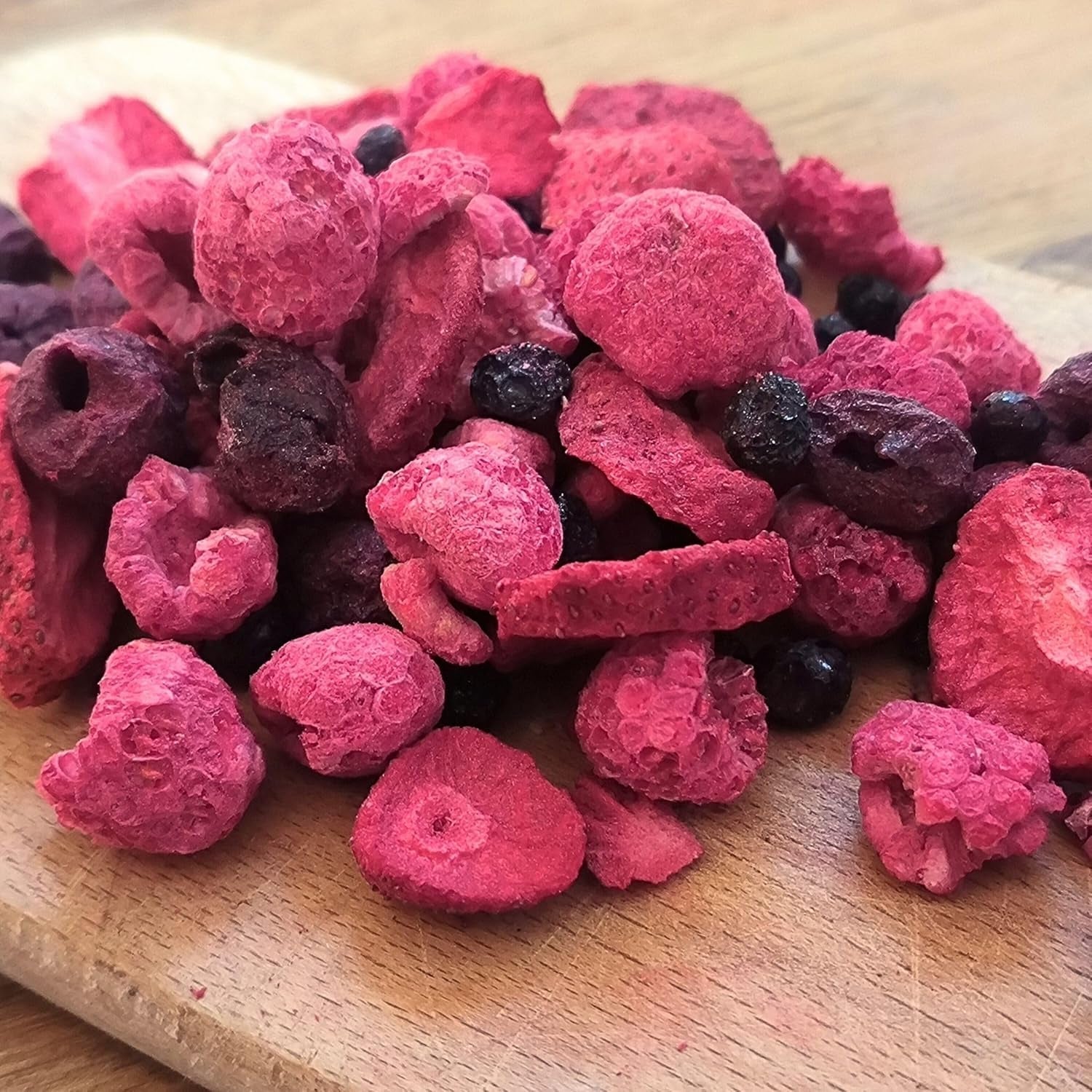 Super Berries Freeze-Dried Fruit Mix | XL 300g Fructe uscate fără zahăr | Fructe uscate | Fructe uscate Freeze-Dried Strawberries Raspberries Blueberries Freeze-Dried ZingyZoo Produse deshidratate Naty Shop